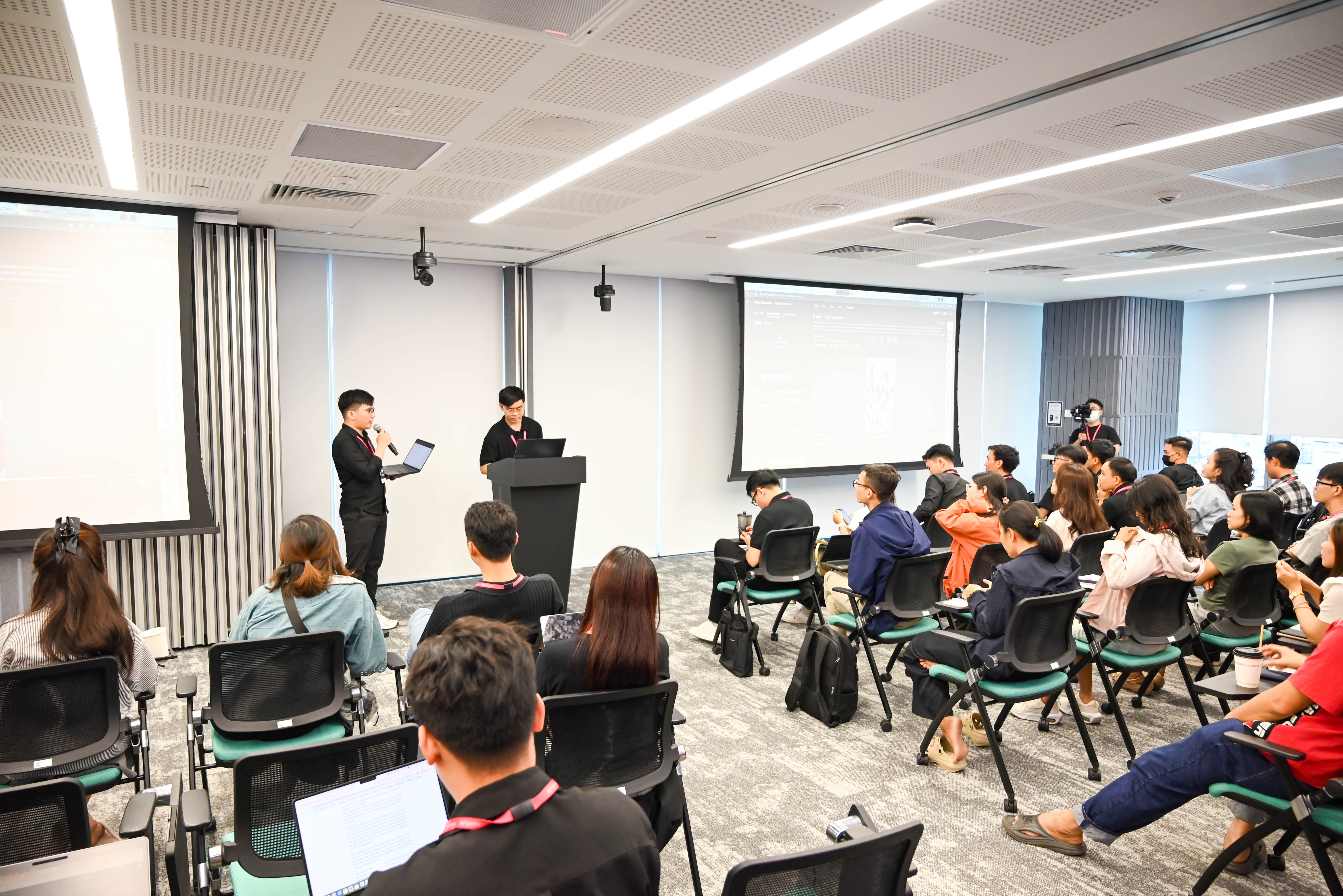 Hội thảo quy mô lớn